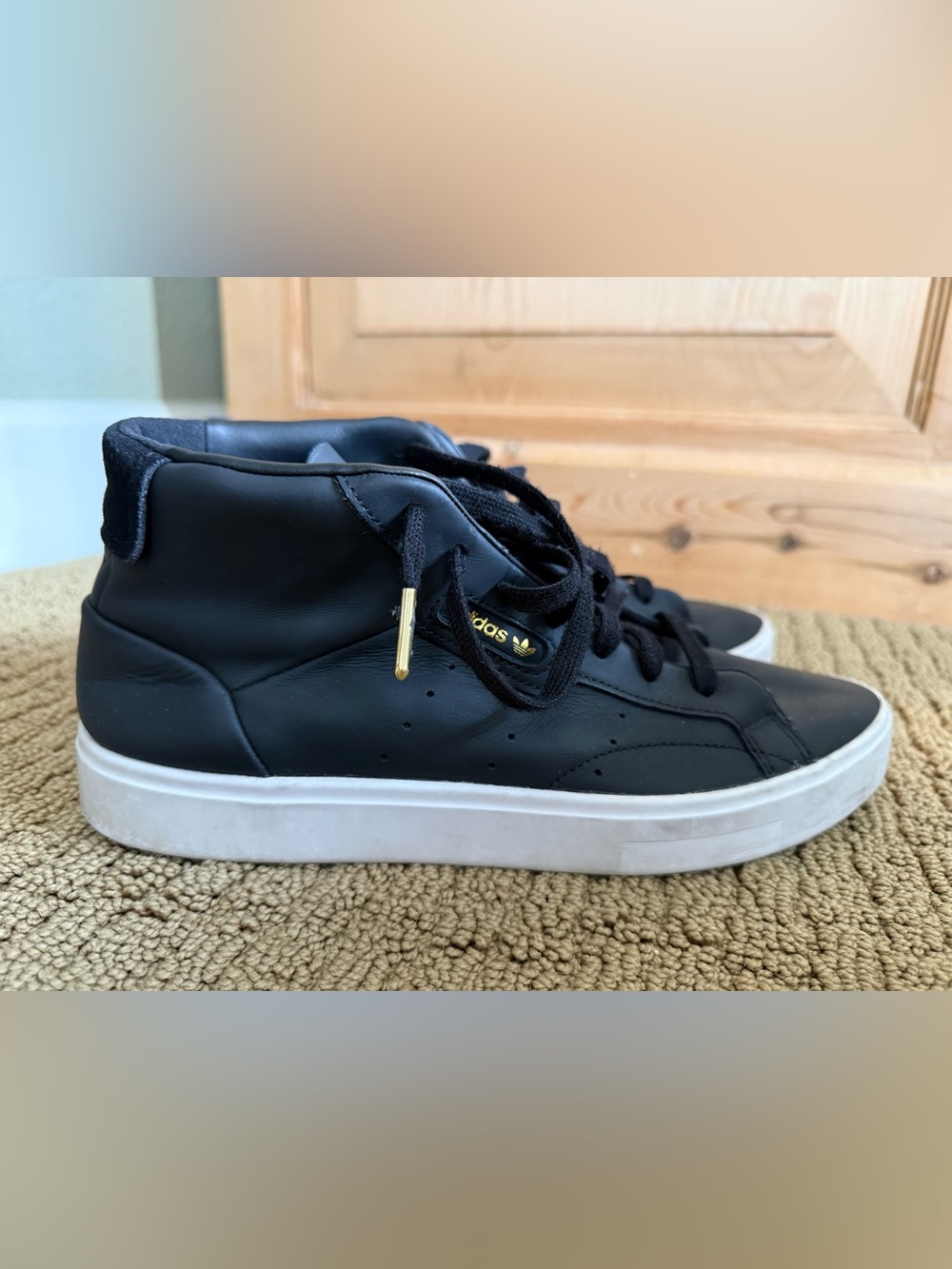 adidas Sleek women’s Black High-Top Sneakers leather. 9